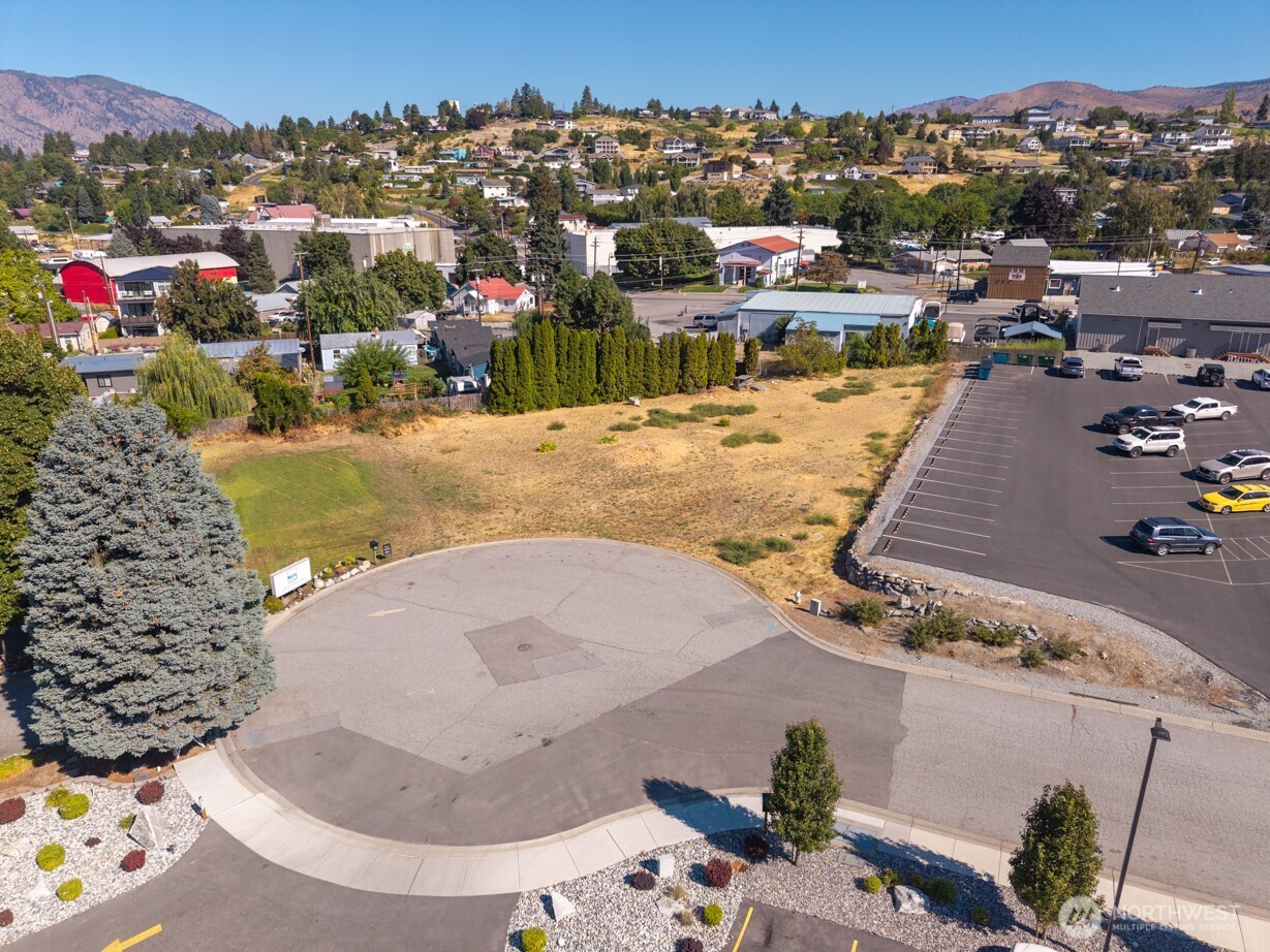 1 Wapato Court Property Photo 3