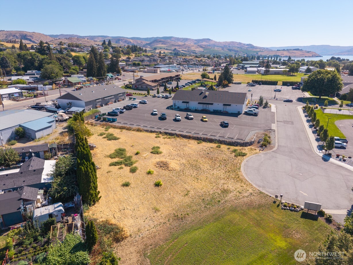 1 Wapato Court Property Photo 4