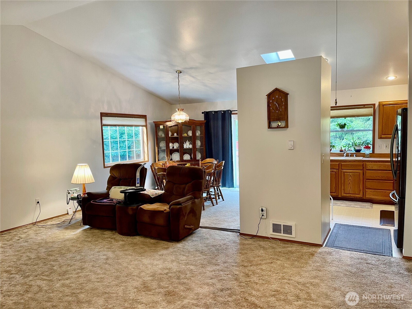 593 Prospect Avenue Property Photo 4