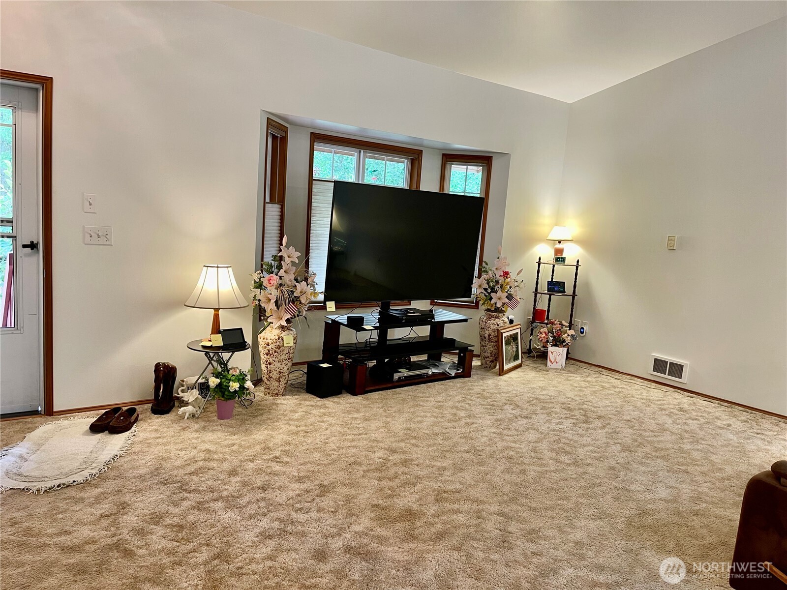 593 Prospect Avenue Property Photo 6