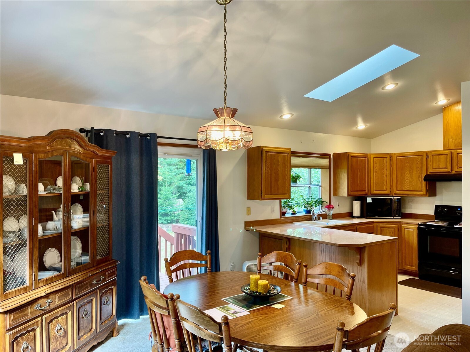 593 Prospect Avenue Property Photo 8