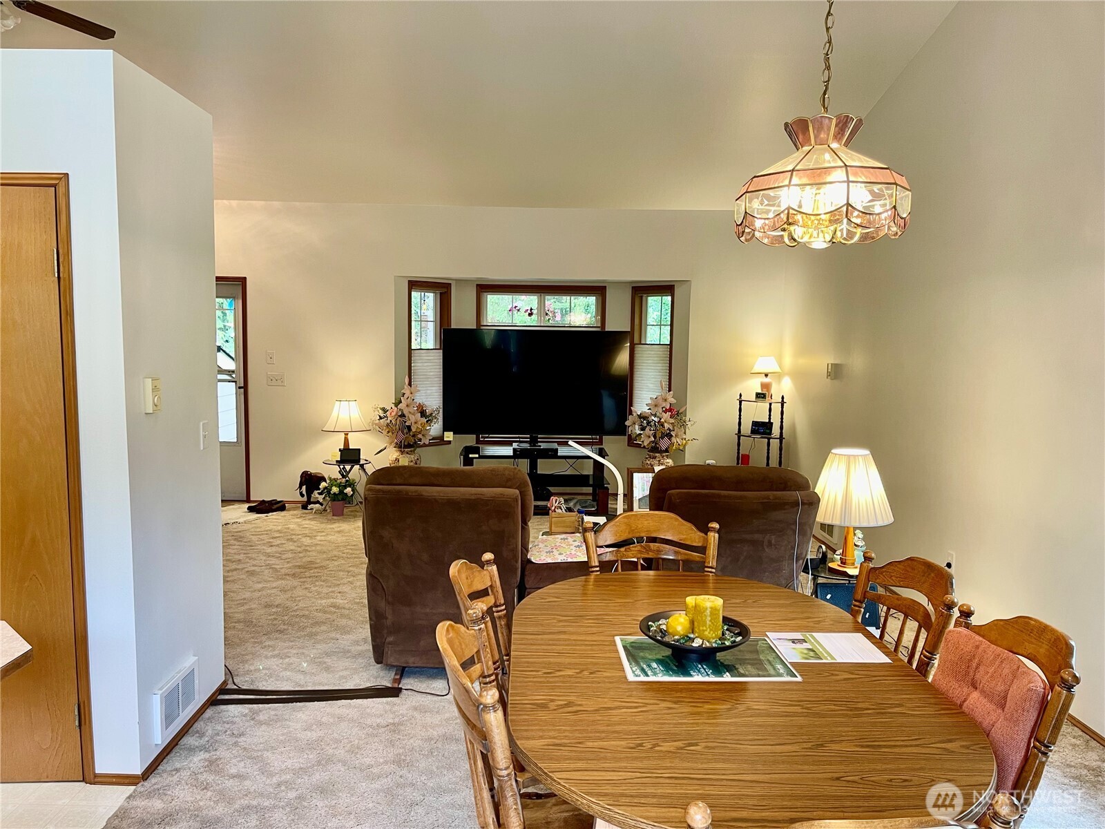 593 Prospect Avenue Property Photo 9