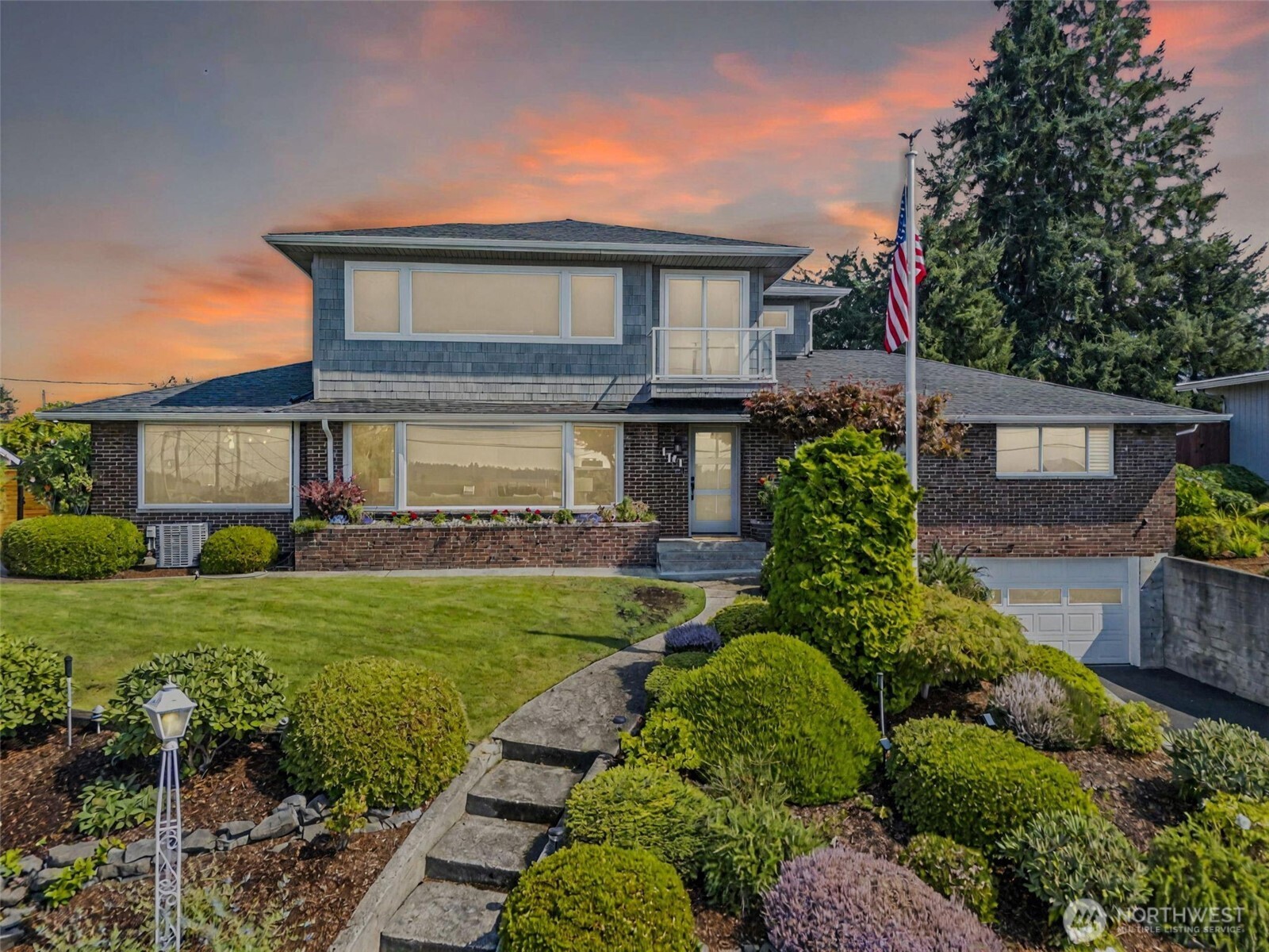 1741 N Jackson Avenue Property Photo 1