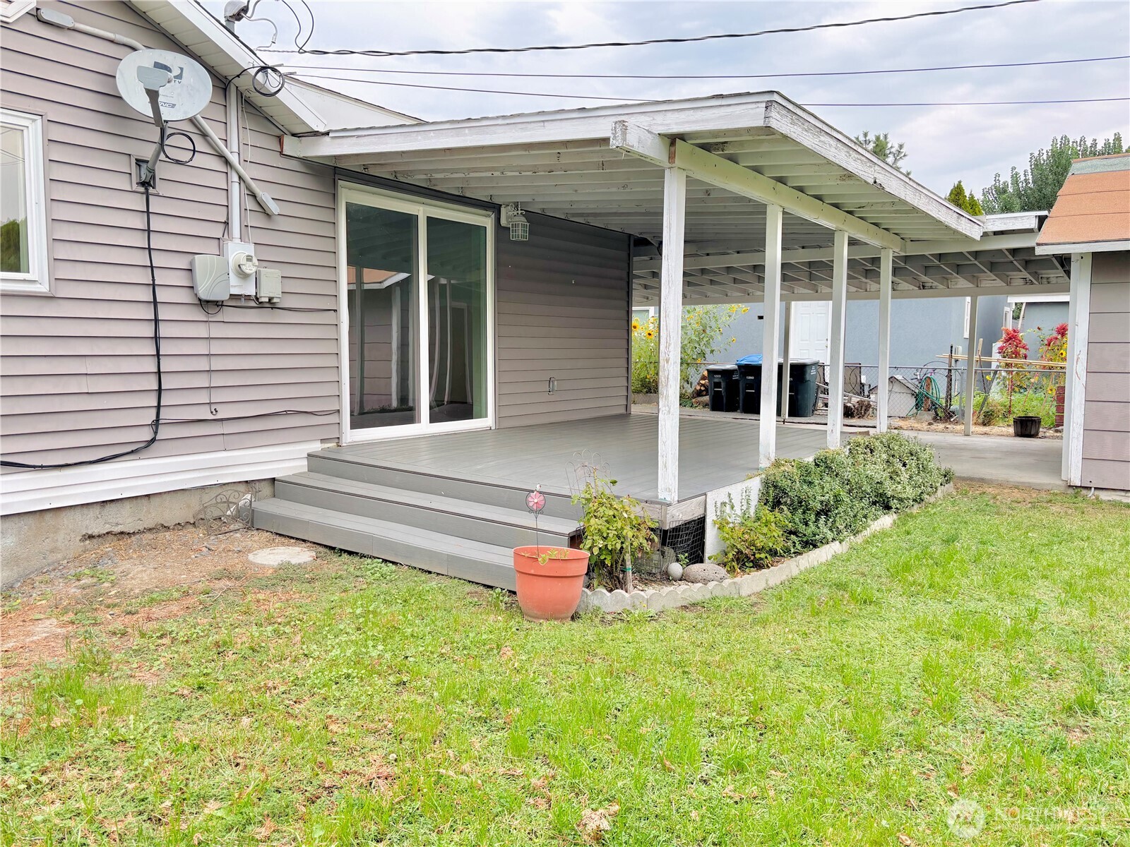 2207 W Spruce Street Property Photo 4
