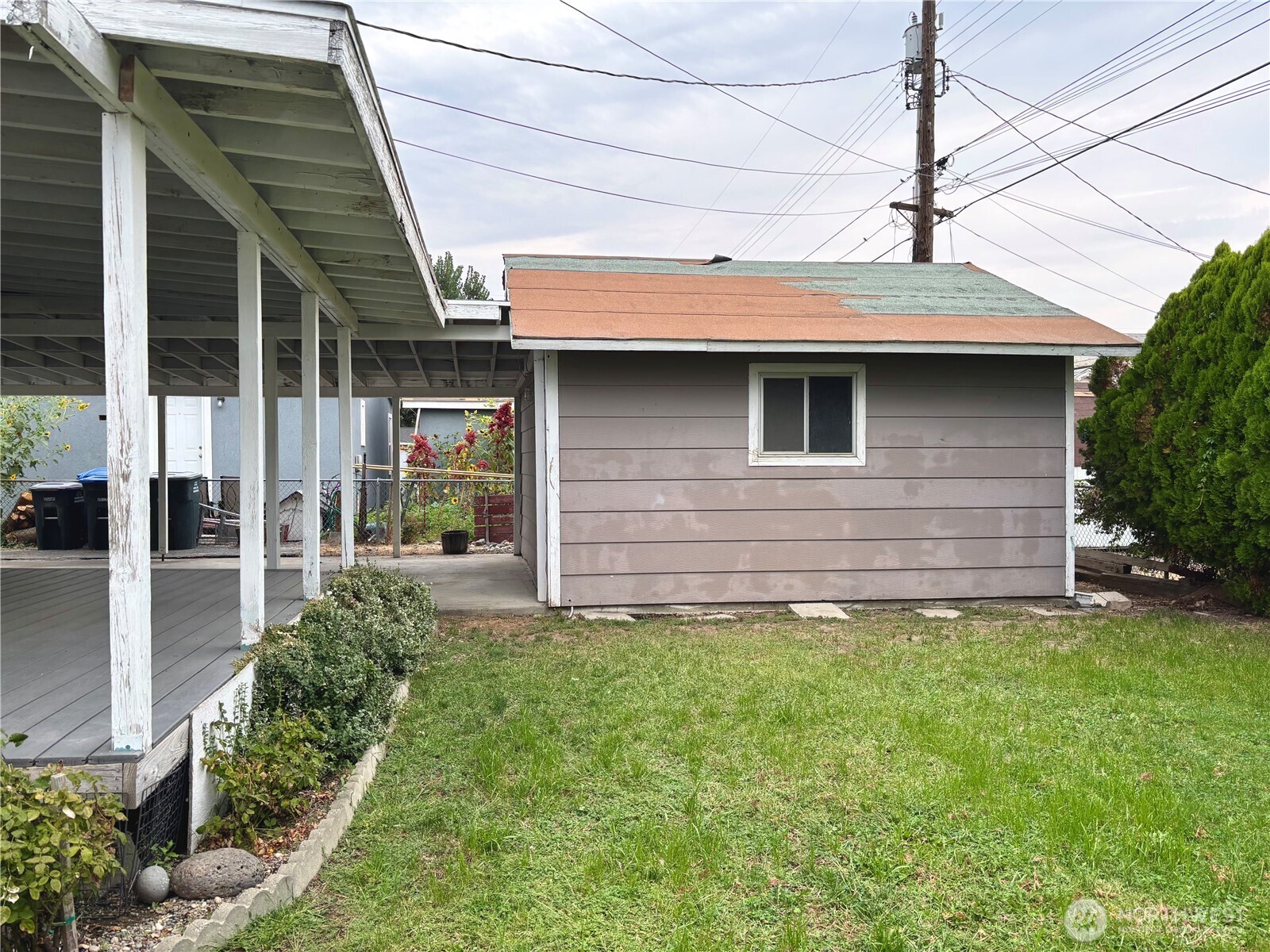 2207 W Spruce Street Property Photo 5
