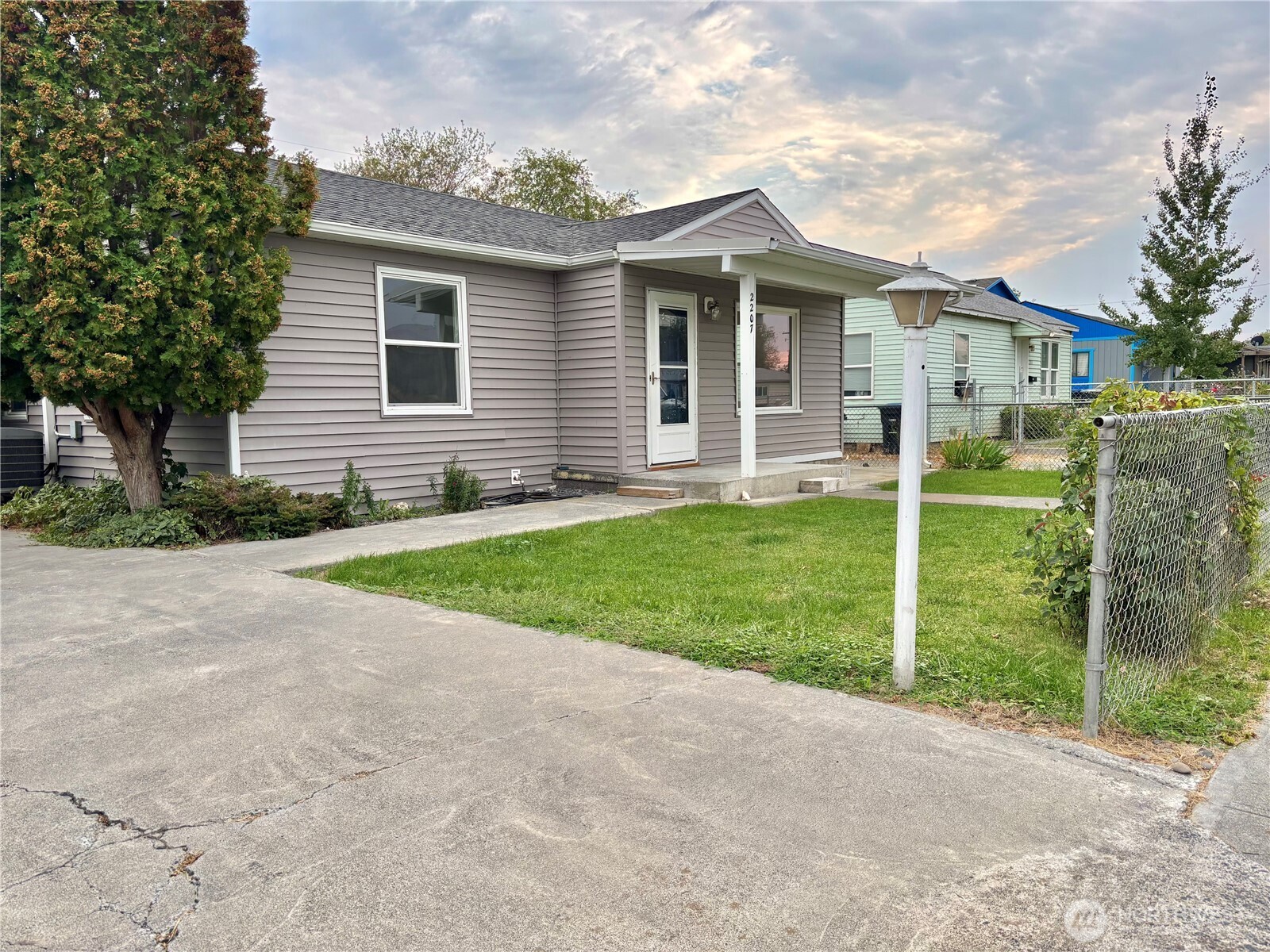 2207 W Spruce Street Property Photo 6