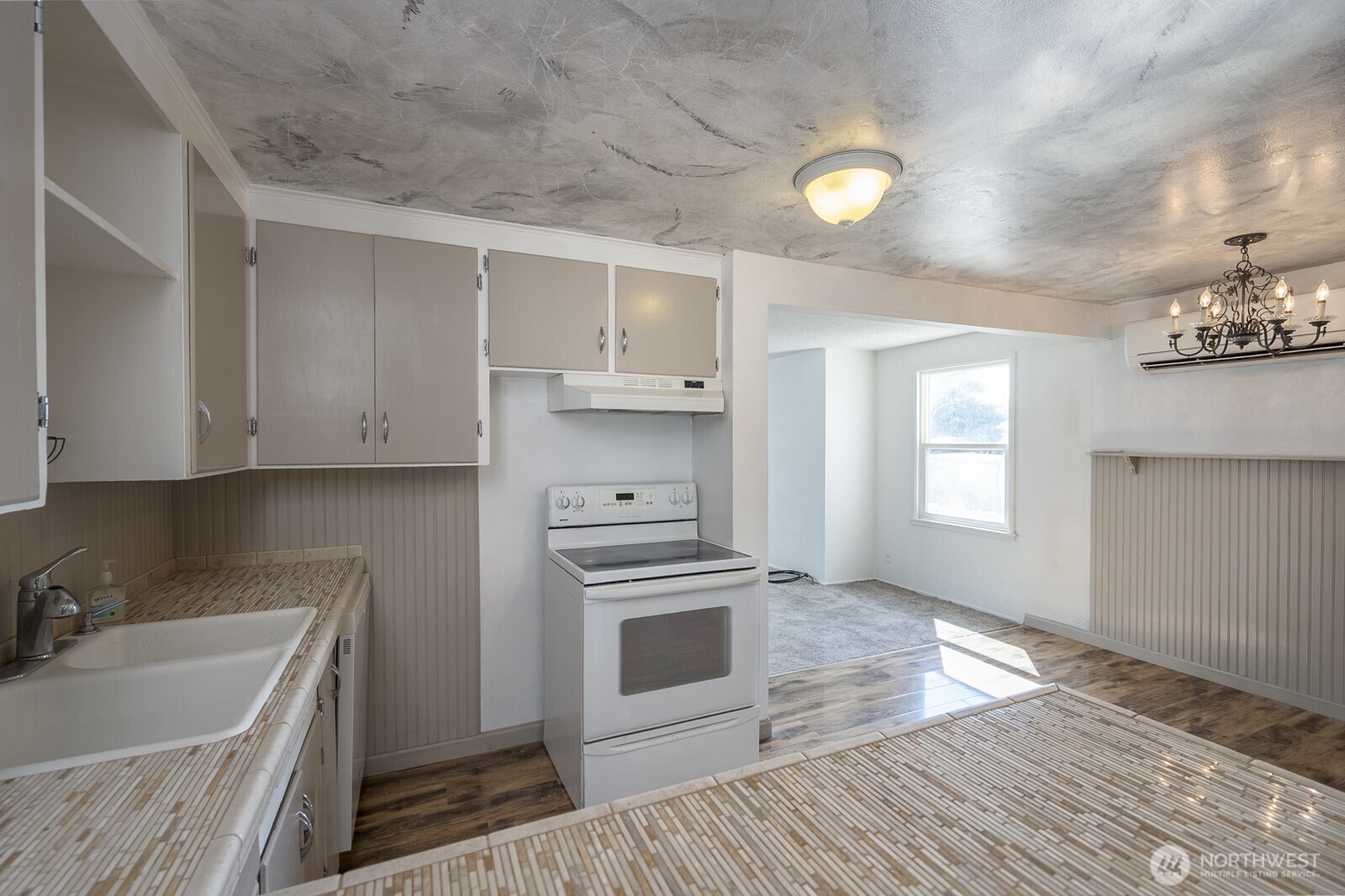 147 E Street Property Photo 8