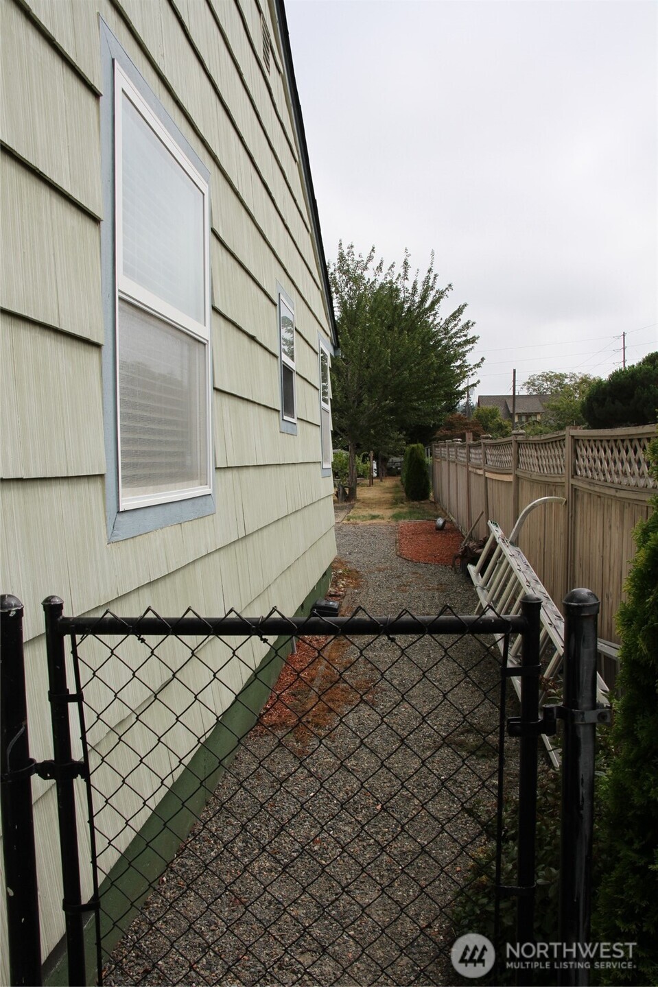 6439 S Clement Avenue Property Photo 4