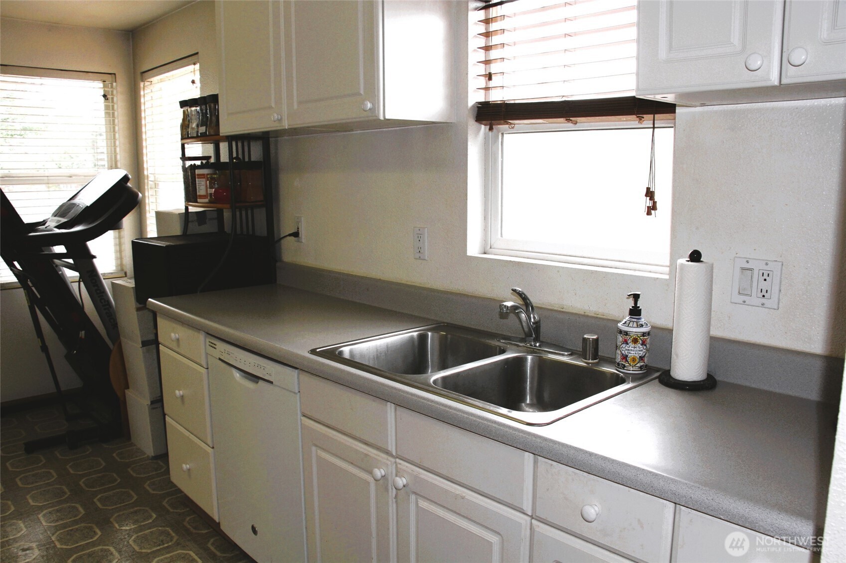 6439 S Clement Avenue Property Photo 27