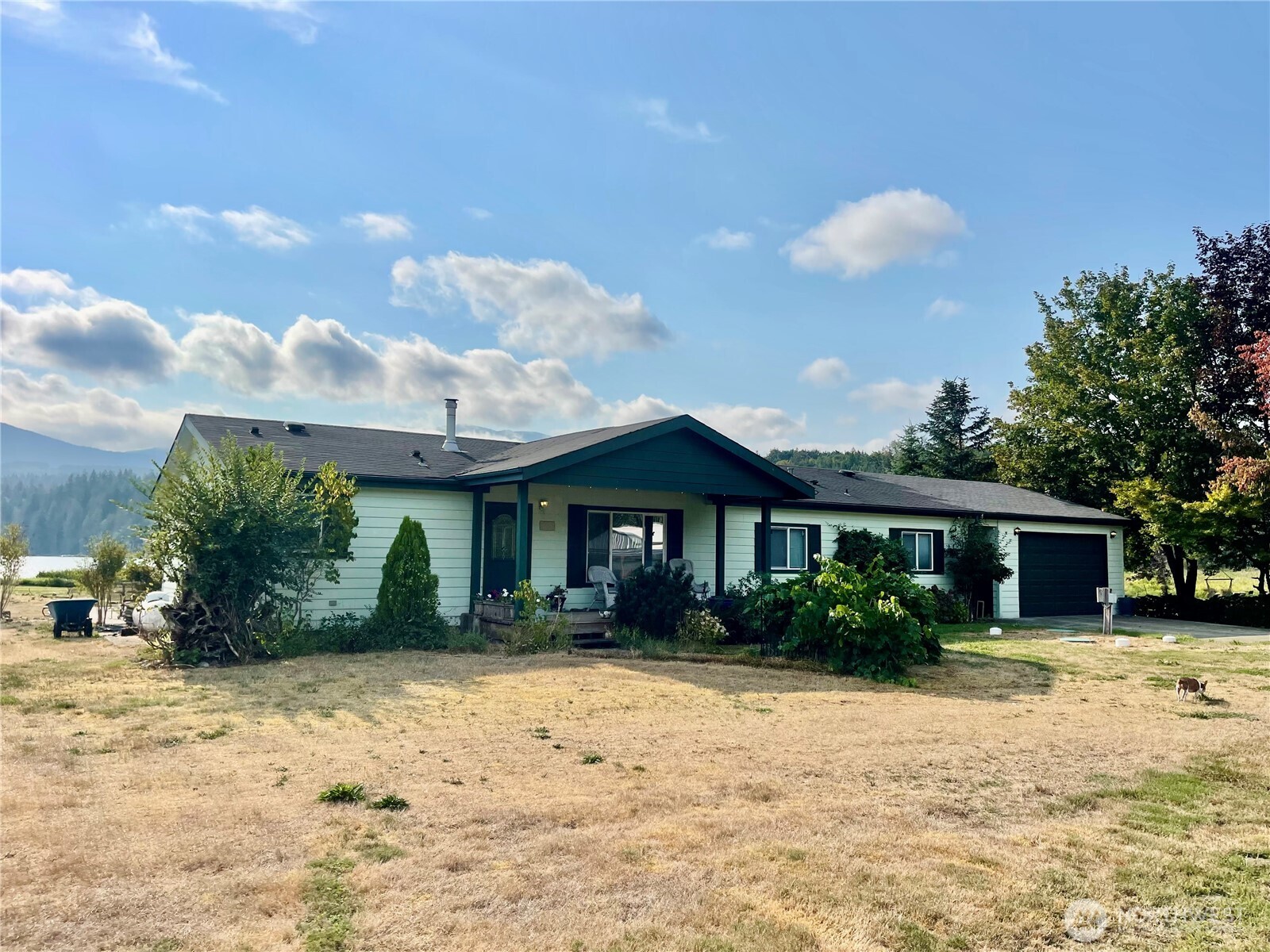 288982 Highway 101 Property Photo 1