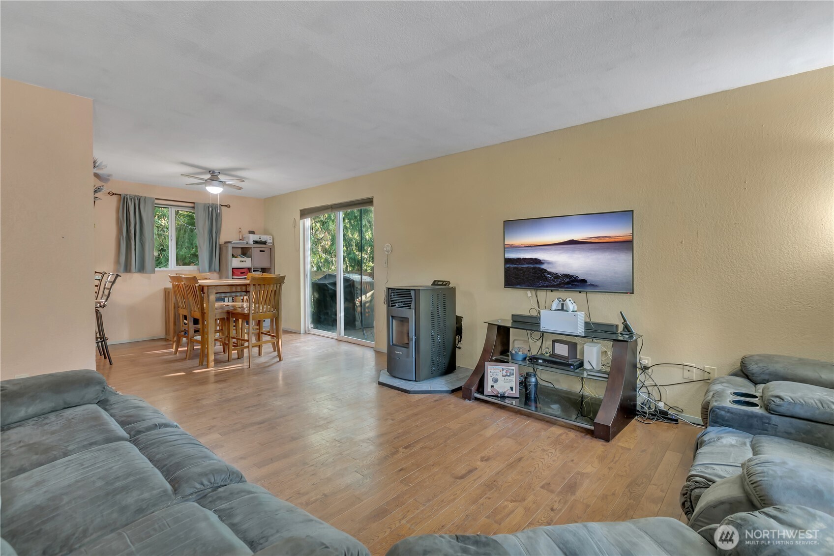18610 5th Avenue Property Photo 5
