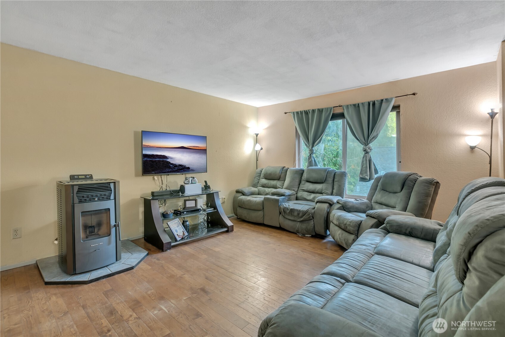18610 5th Avenue Property Photo 7
