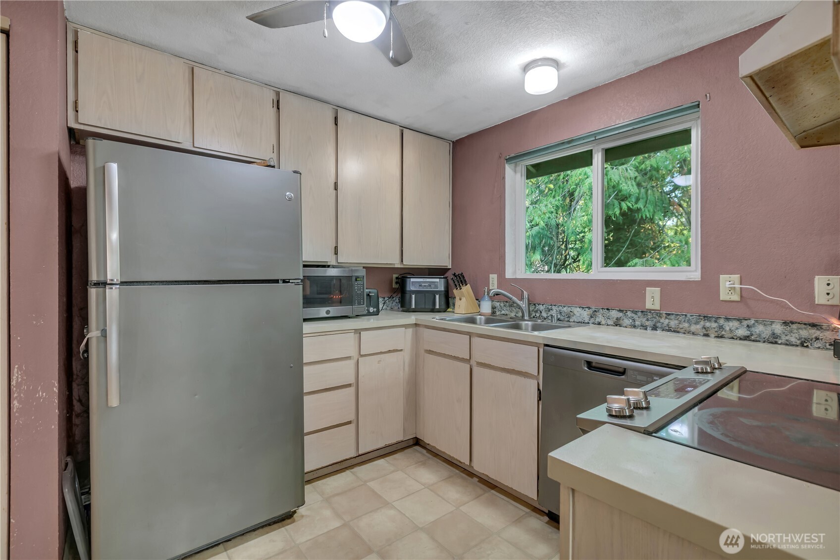 18610 5th Avenue Property Photo 11