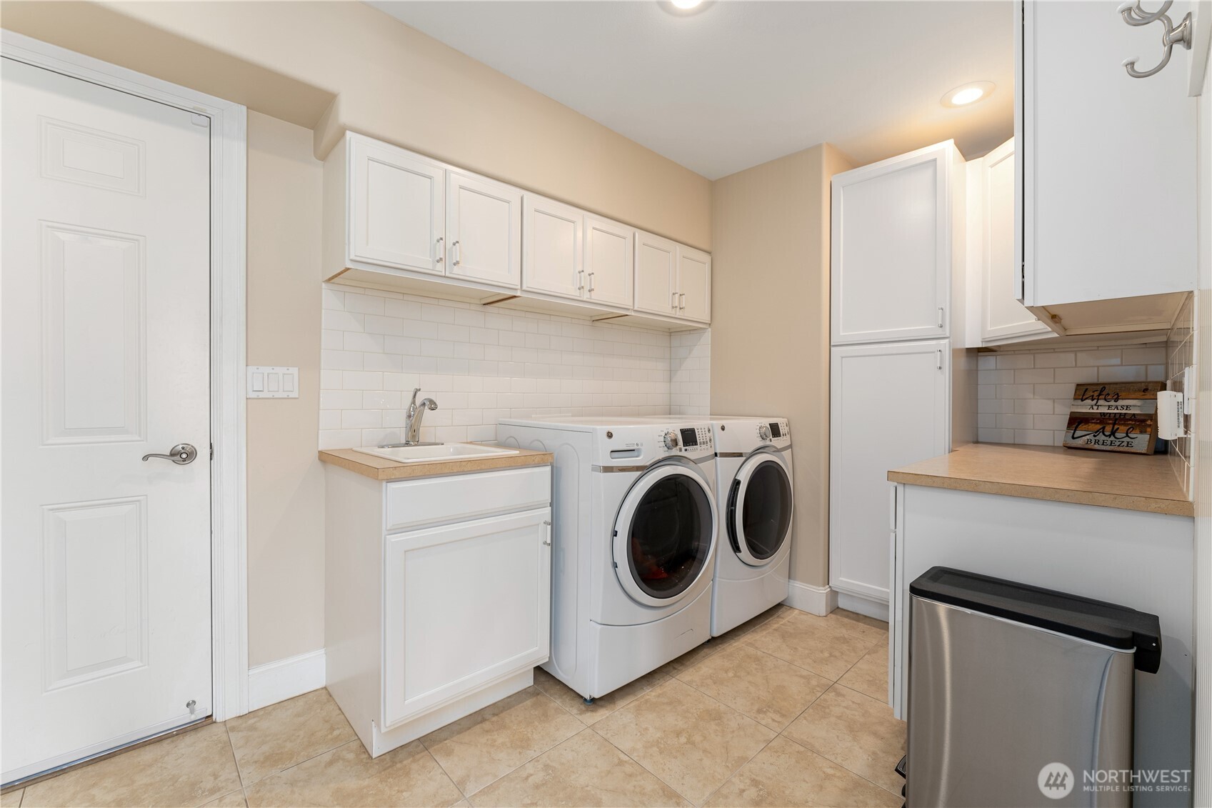 60 Wall Street Property Photo 17