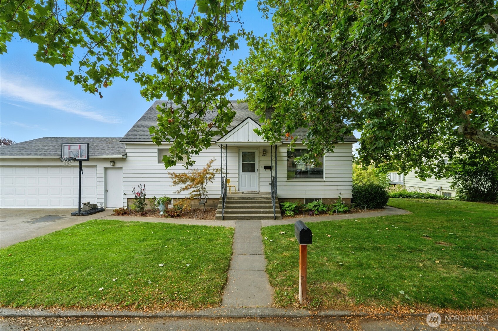 1003 College Street Property Photo 1