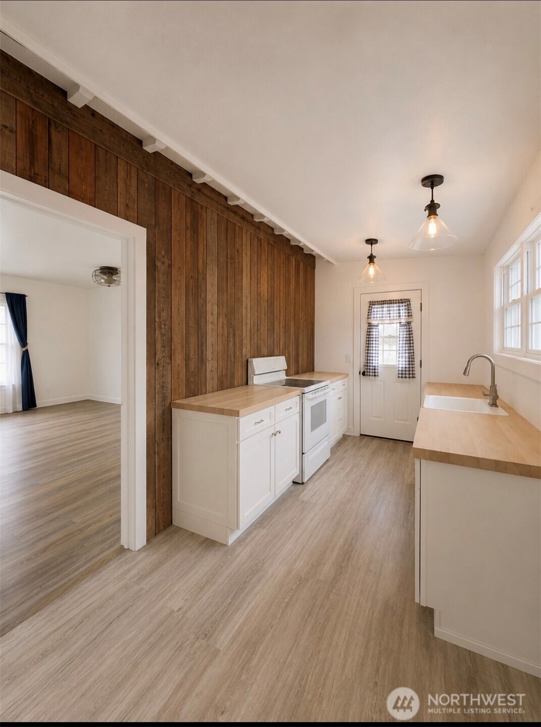 26309 Vernon Avenue Property Photo 10