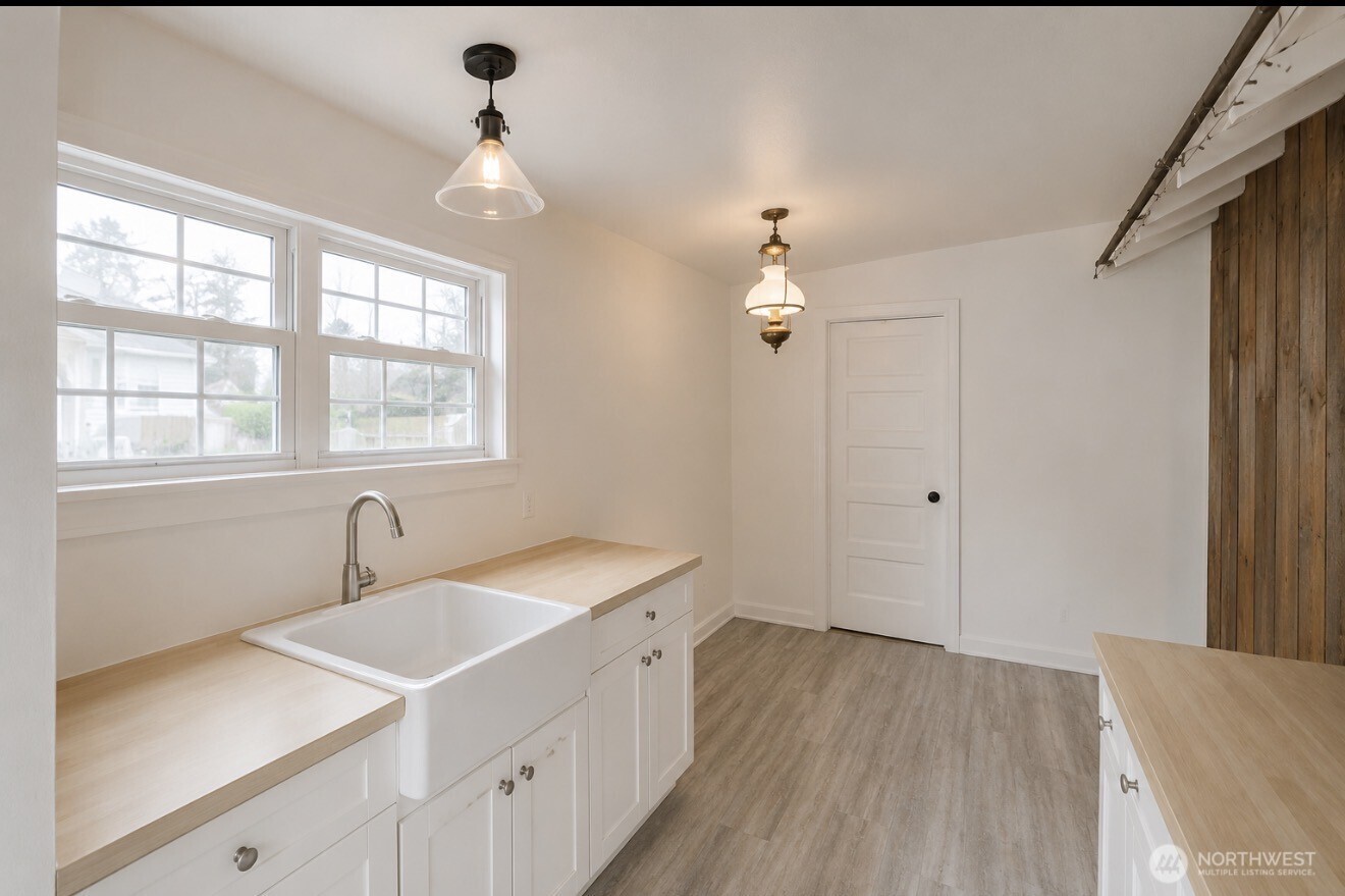 26309 Vernon Avenue Property Photo 12