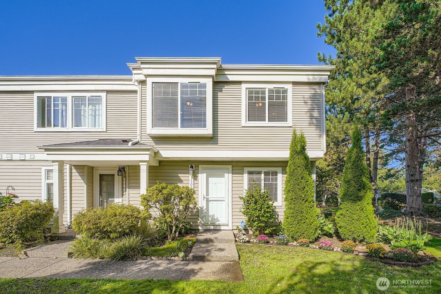 5506 S 237th Place 4-4 Property Photo 1