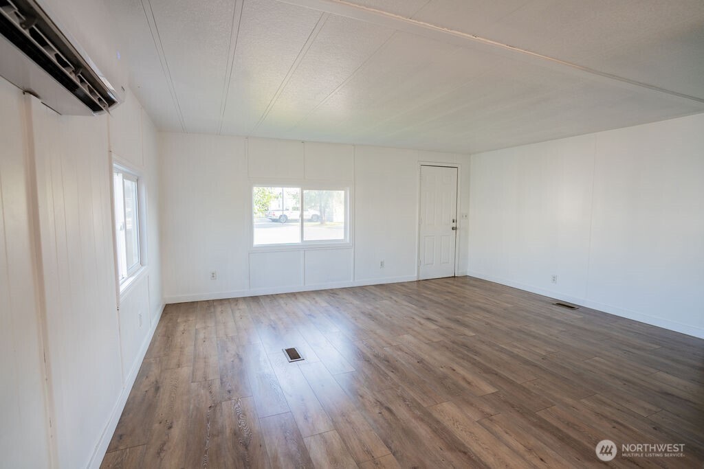 900 N Grape 22 Property Photo 9