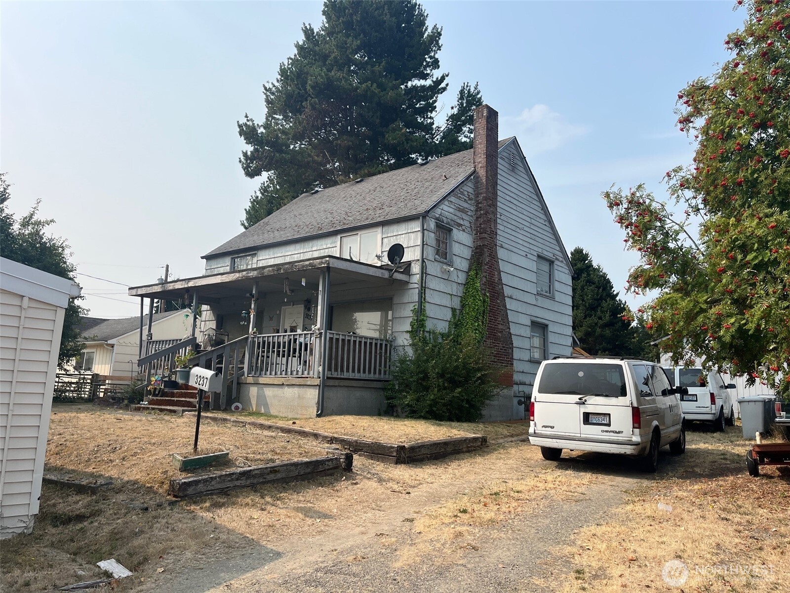 3237 Perry Avenue Property Photo 1