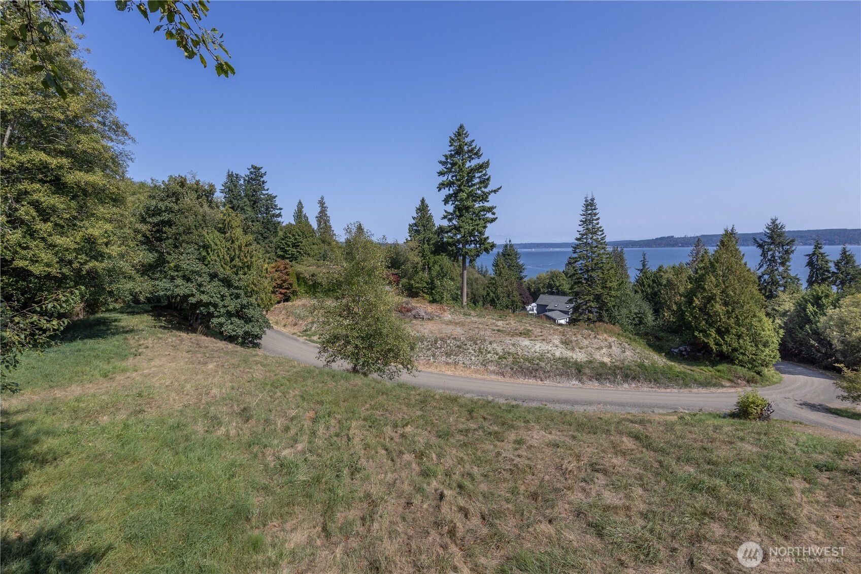 999 Maxview Drive Property Photo 4