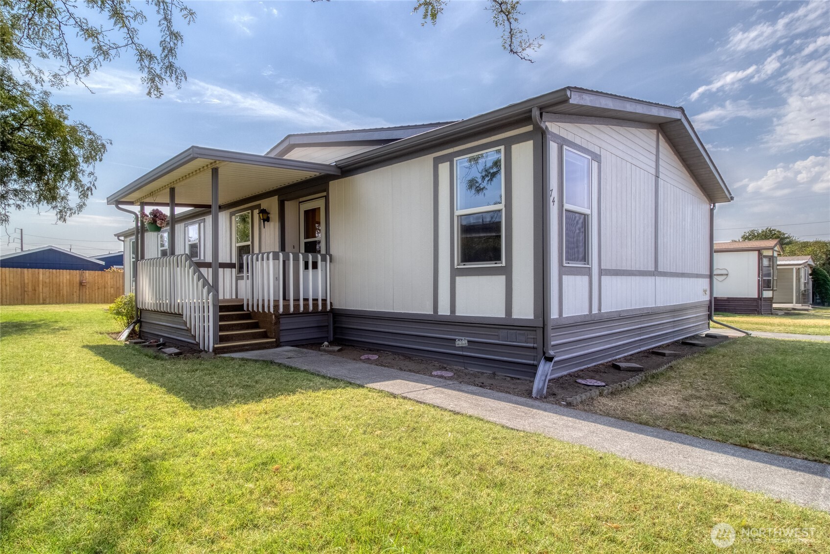 974 Ne Chelan Street Property Photo 1