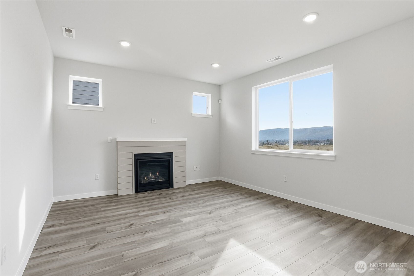 2132 Plumridge Court Property Photo 4