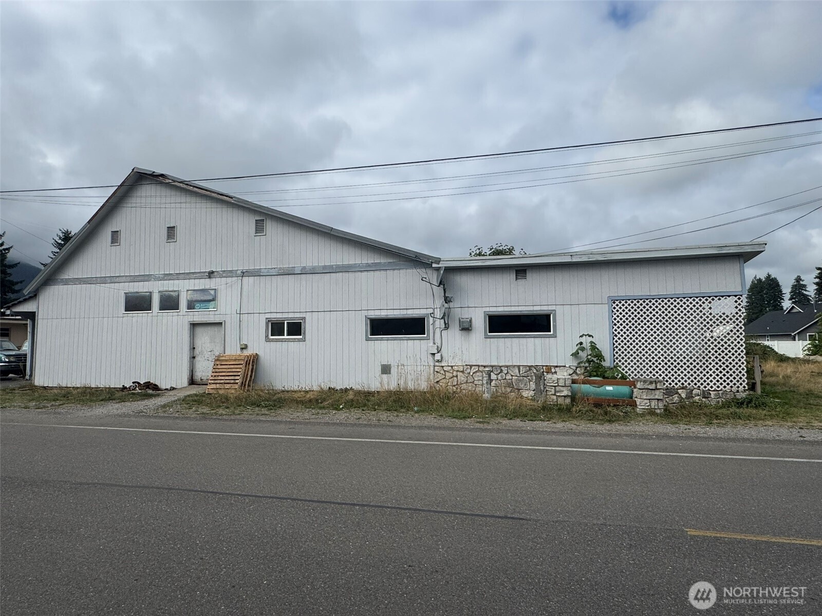 705 Emens Street Property Photo 3
