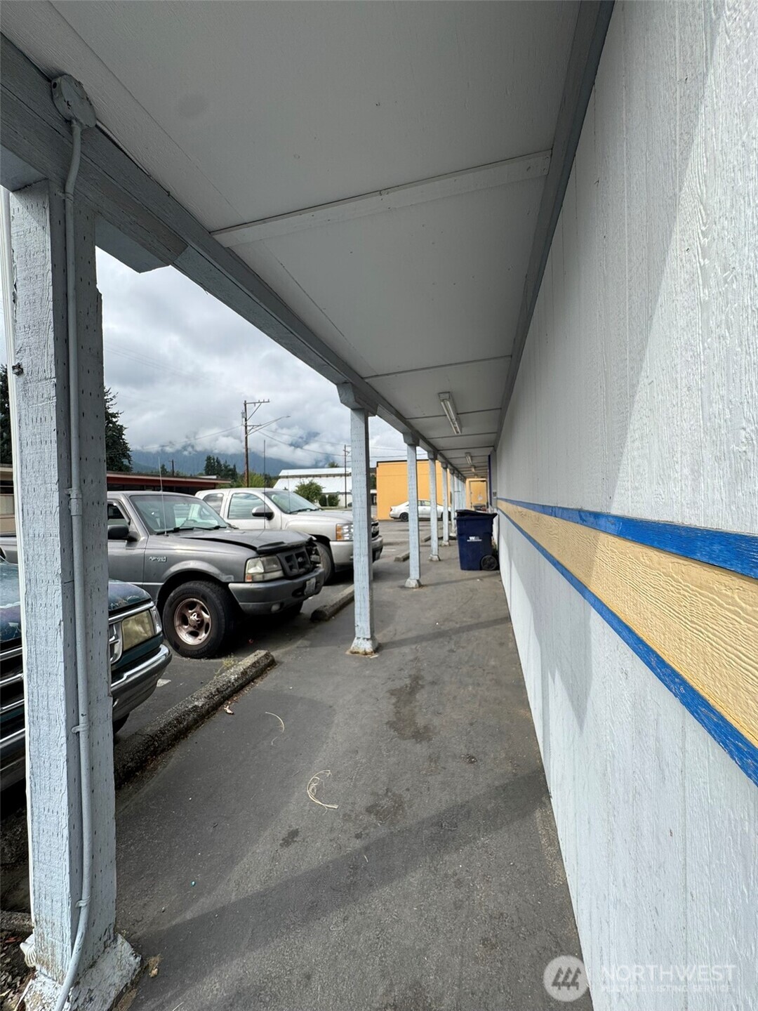 705 Emens Street Property Photo 4
