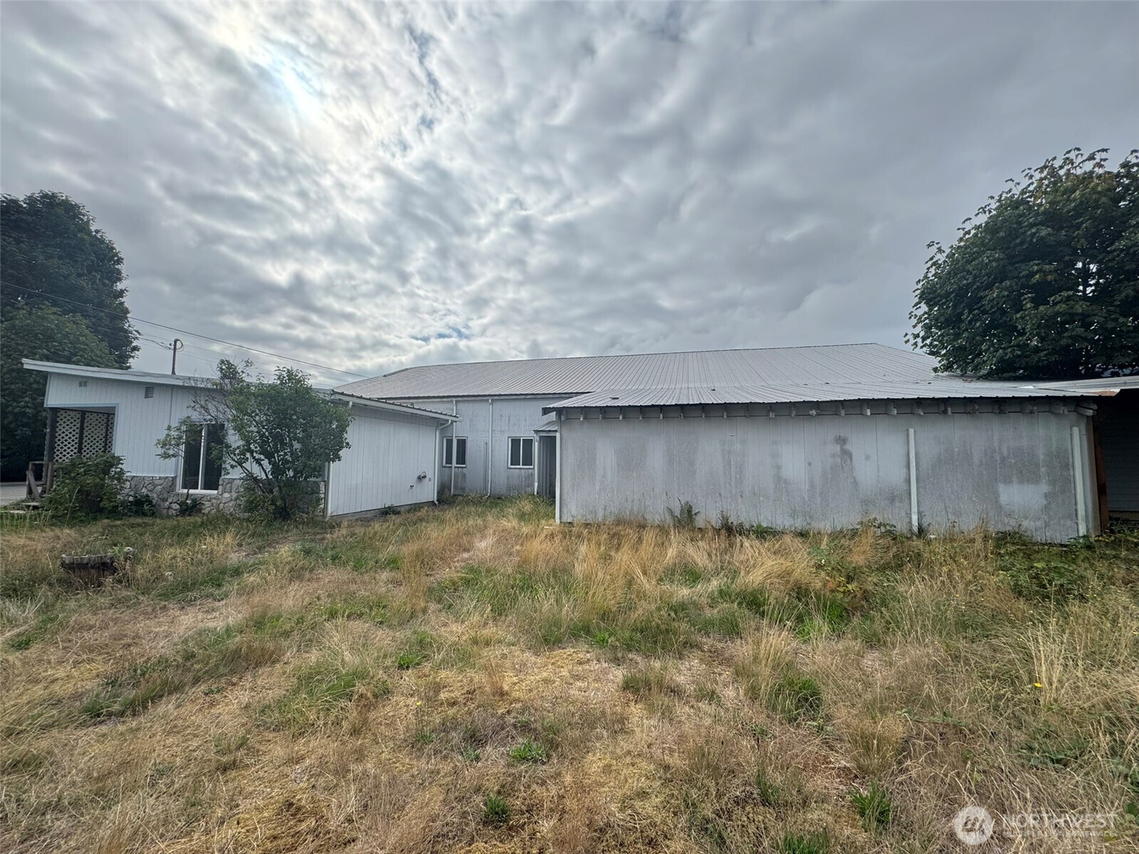705 Emens Street Property Photo 8