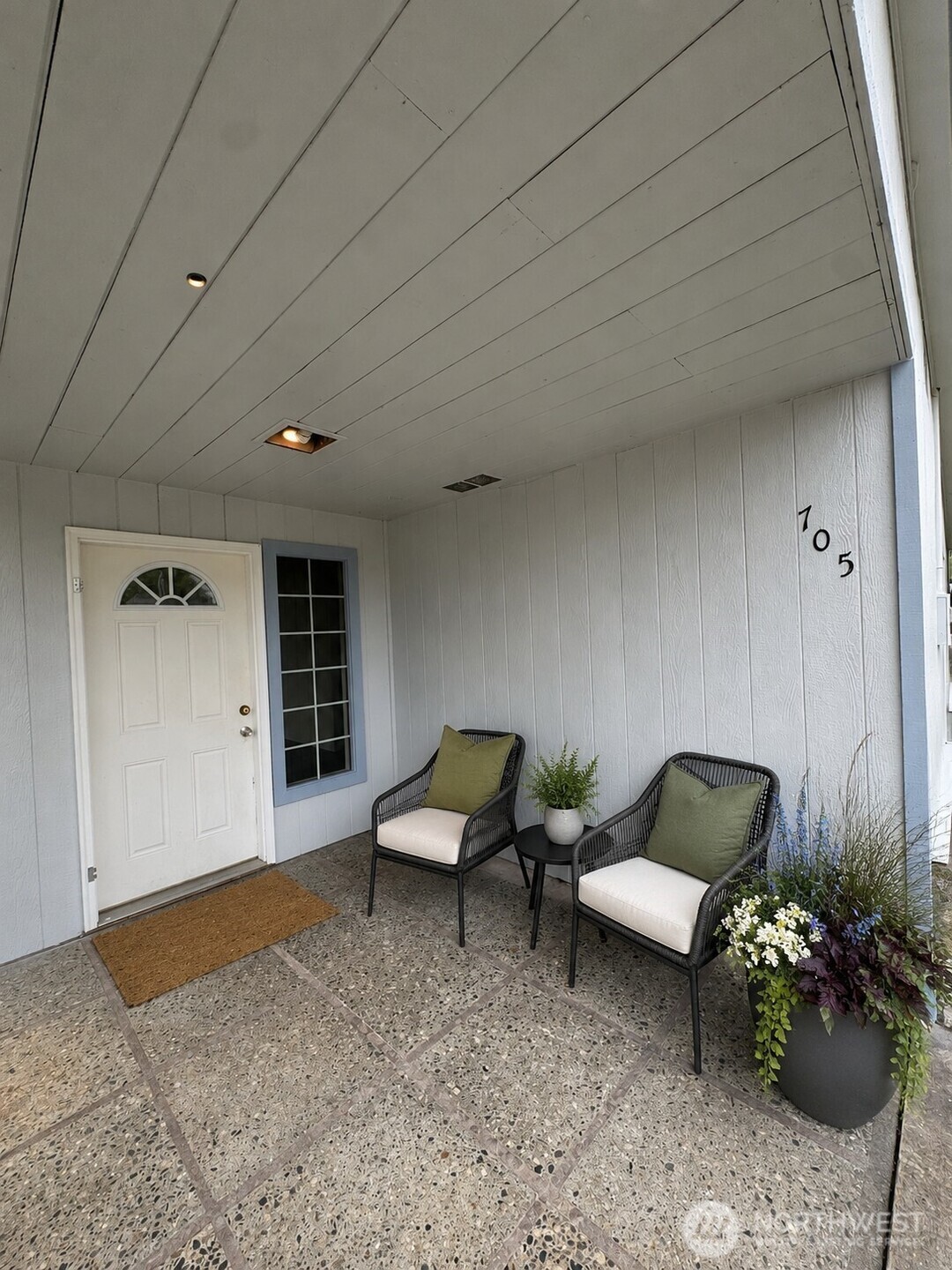 705 Emens Street Property Photo 9