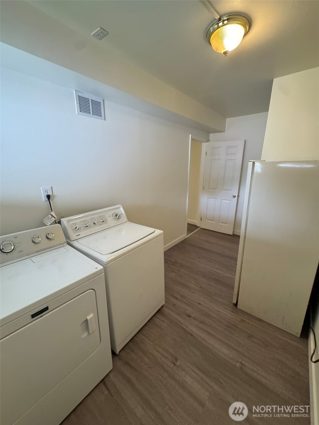 705 Emens Street Property Photo 37