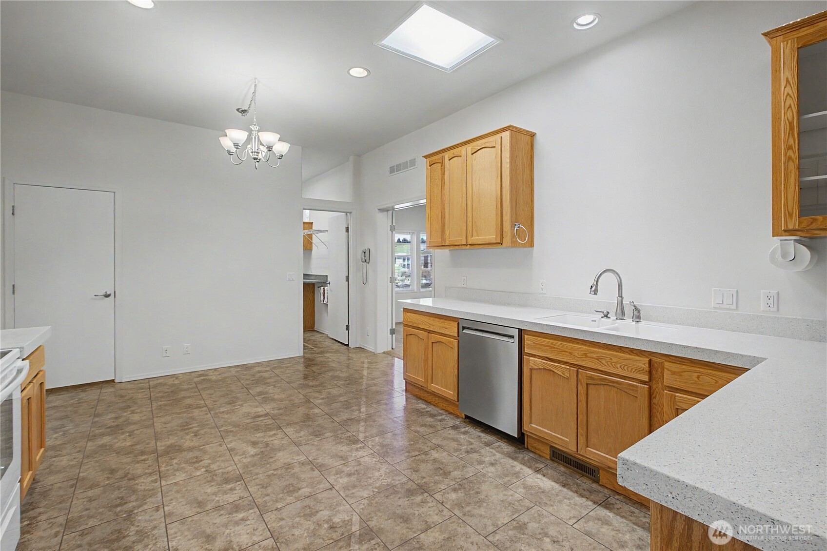 3504 Meadowbrook Lane Property Photo 9