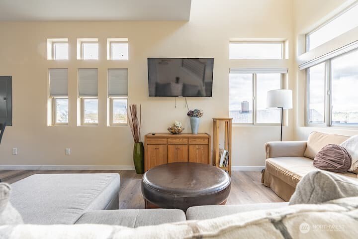 10653 10655 22nd Place Property Photo 2