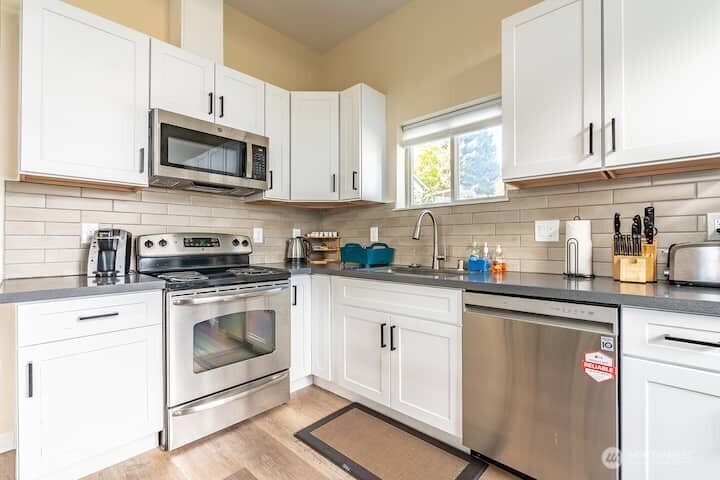 10653 10655 22nd Place Property Photo 11