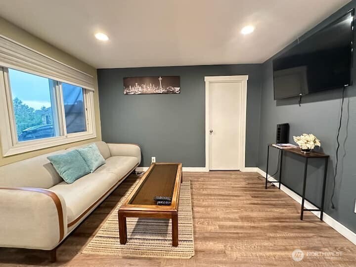 10653 10655 22nd Place Property Photo 17