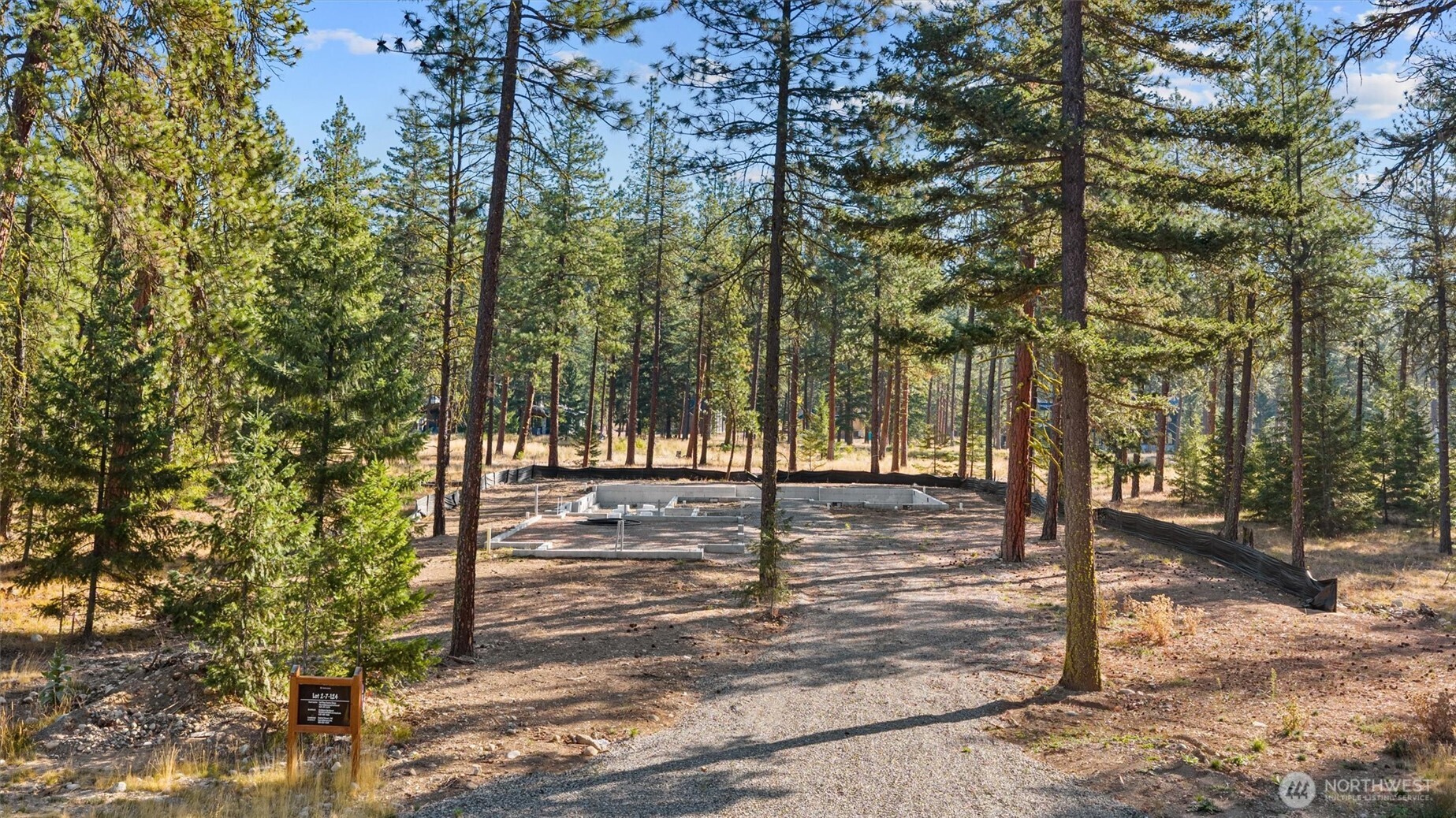 1891 Wanawish Loop Property Photo 1