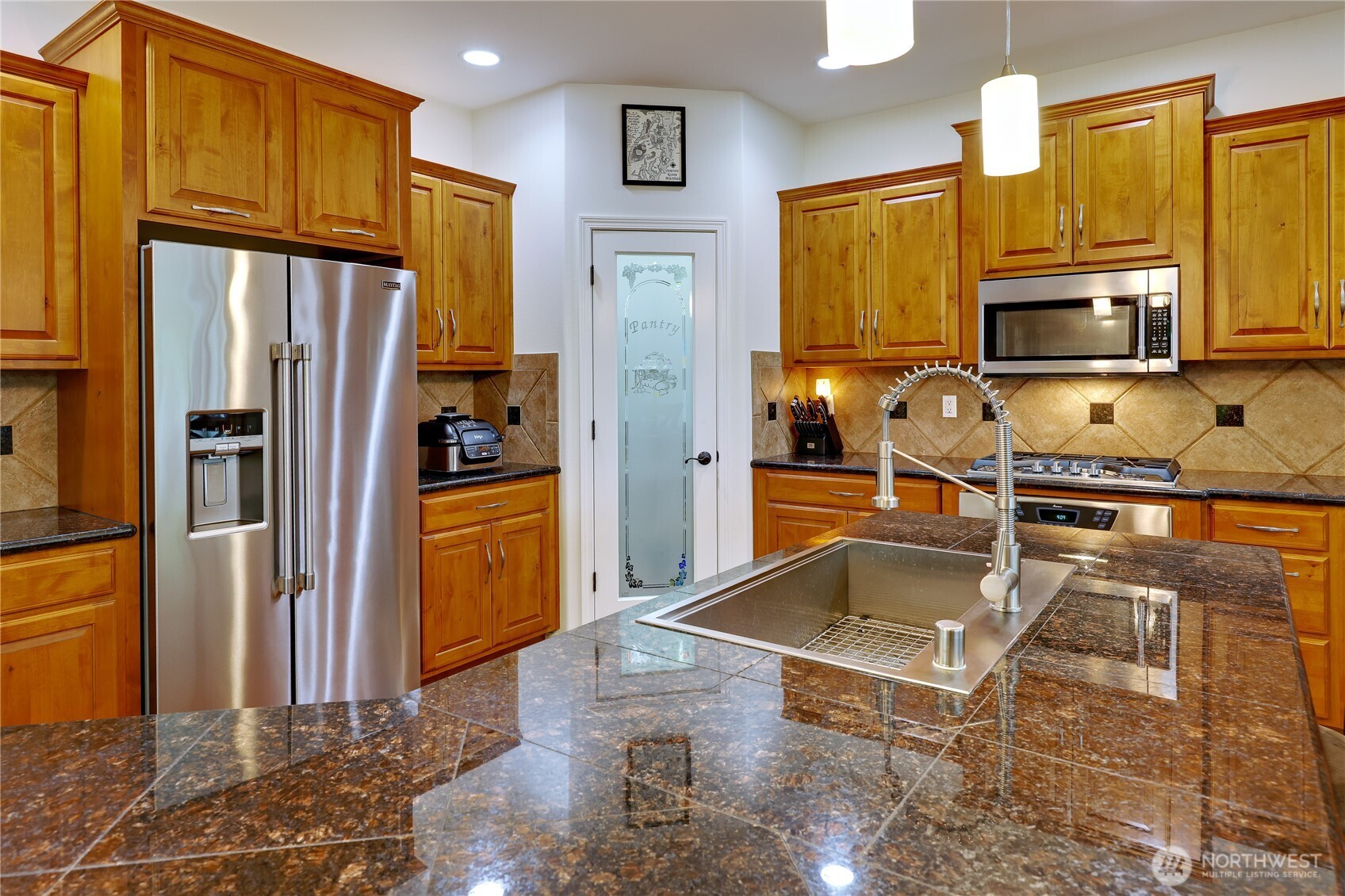 2440 Alaska Avenue Property Photo 5
