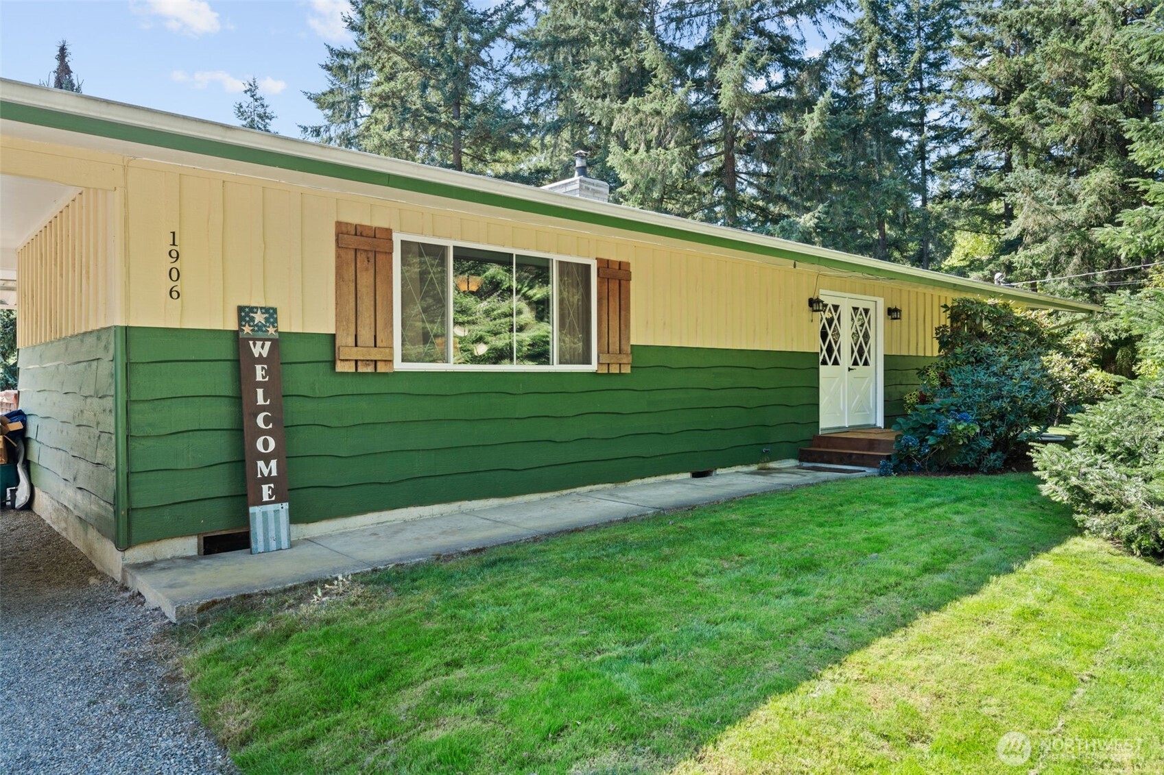 1906 164th Street Property Photo 4