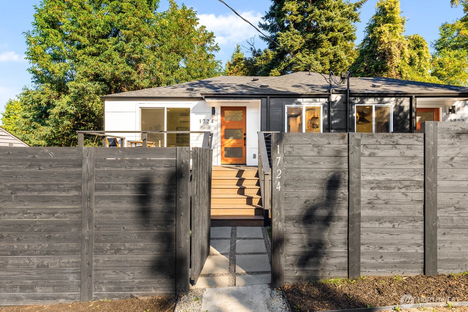 1724 Martin Luther King Jr Way Property Photo 1