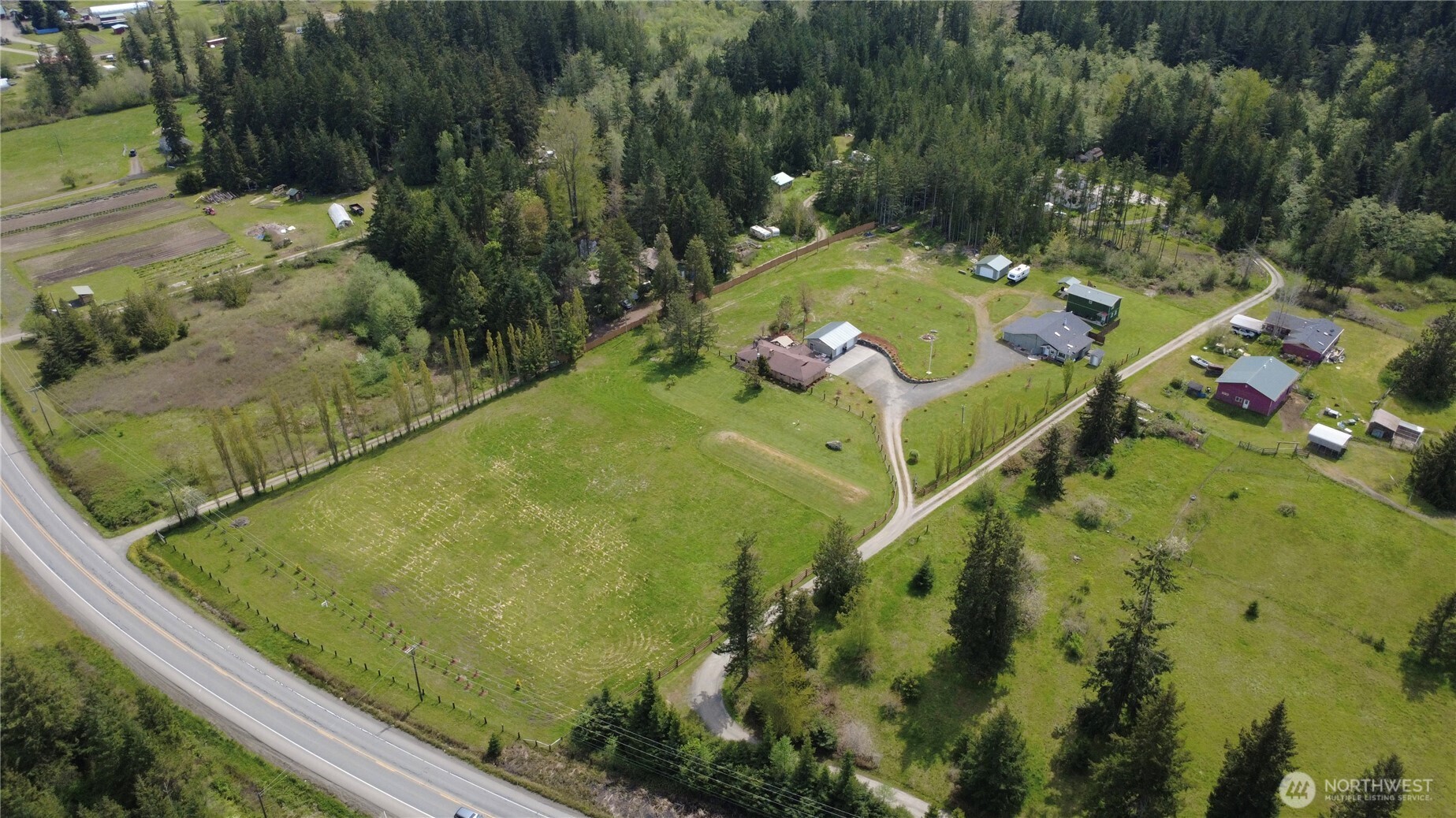 273702 Hwy 101 Property Photo 36