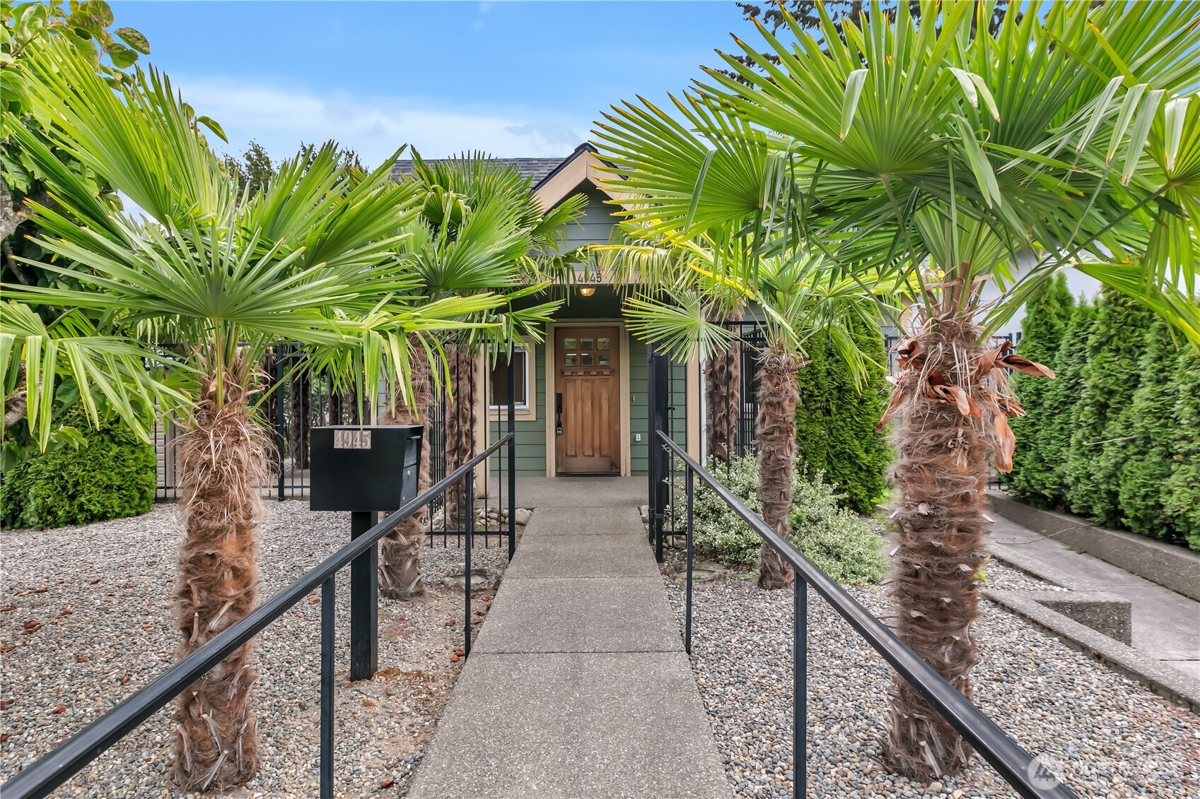 4945 N Pearl Street Property Photo 1