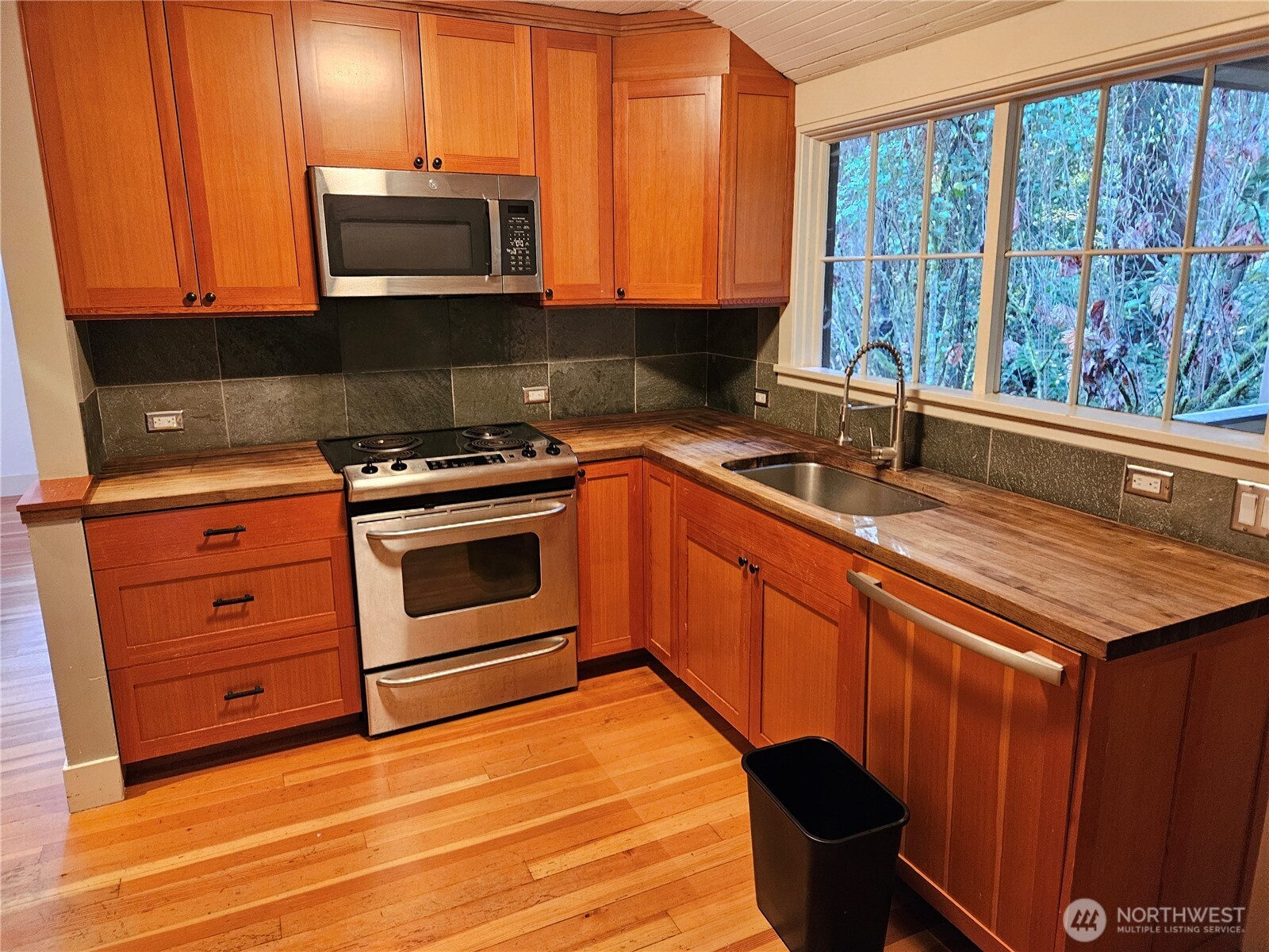 9380 Ferncliff Avenue Property Photo 8
