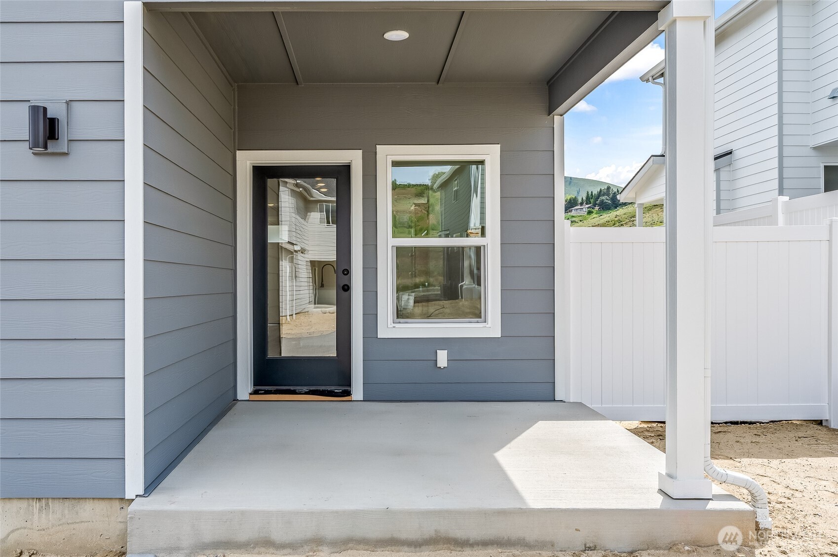 2124 Plumridge Court Property Photo 3