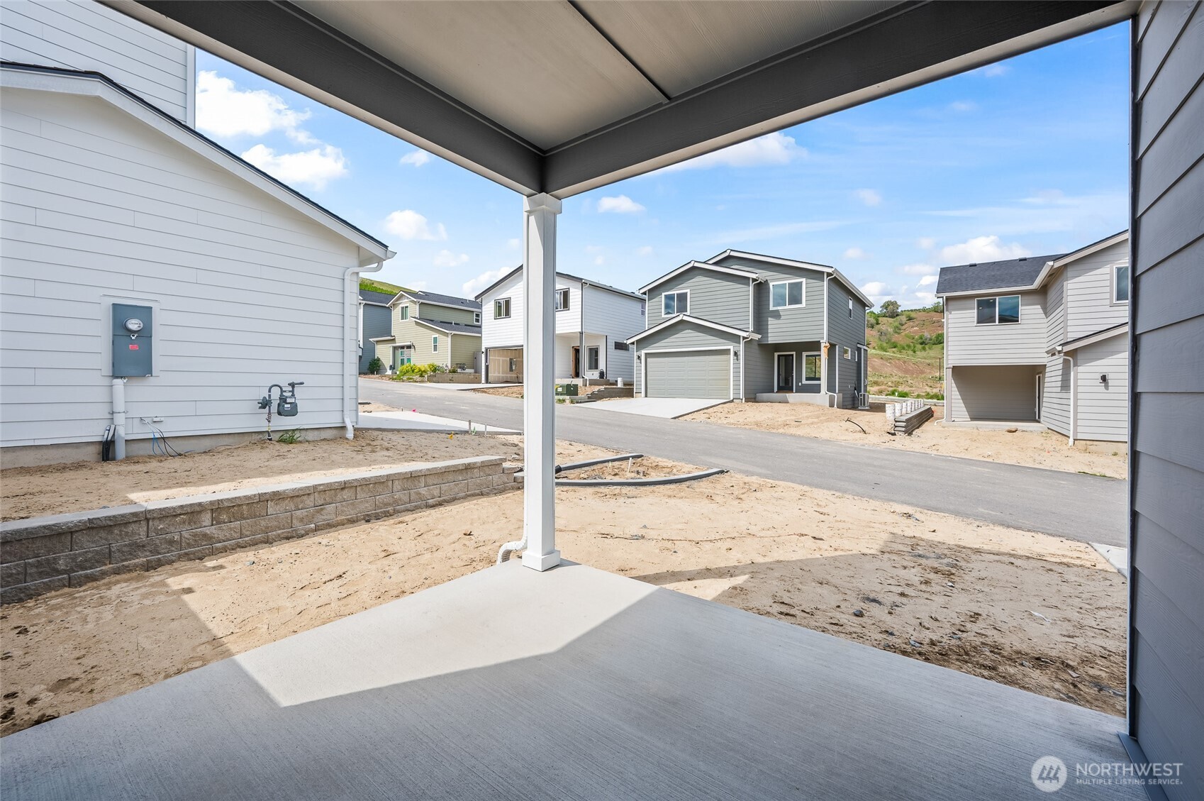 2124 Plumridge Court Property Photo 4