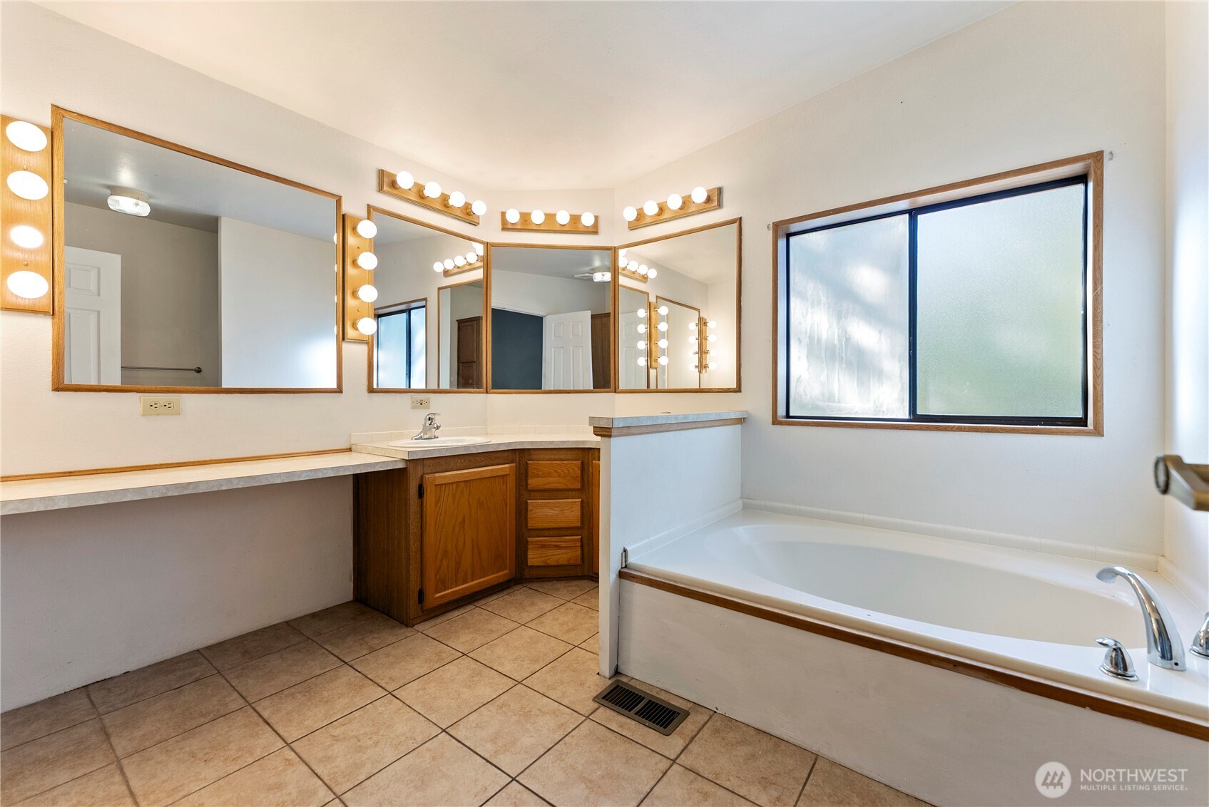 1221 Riverside Avenue Property Photo 27