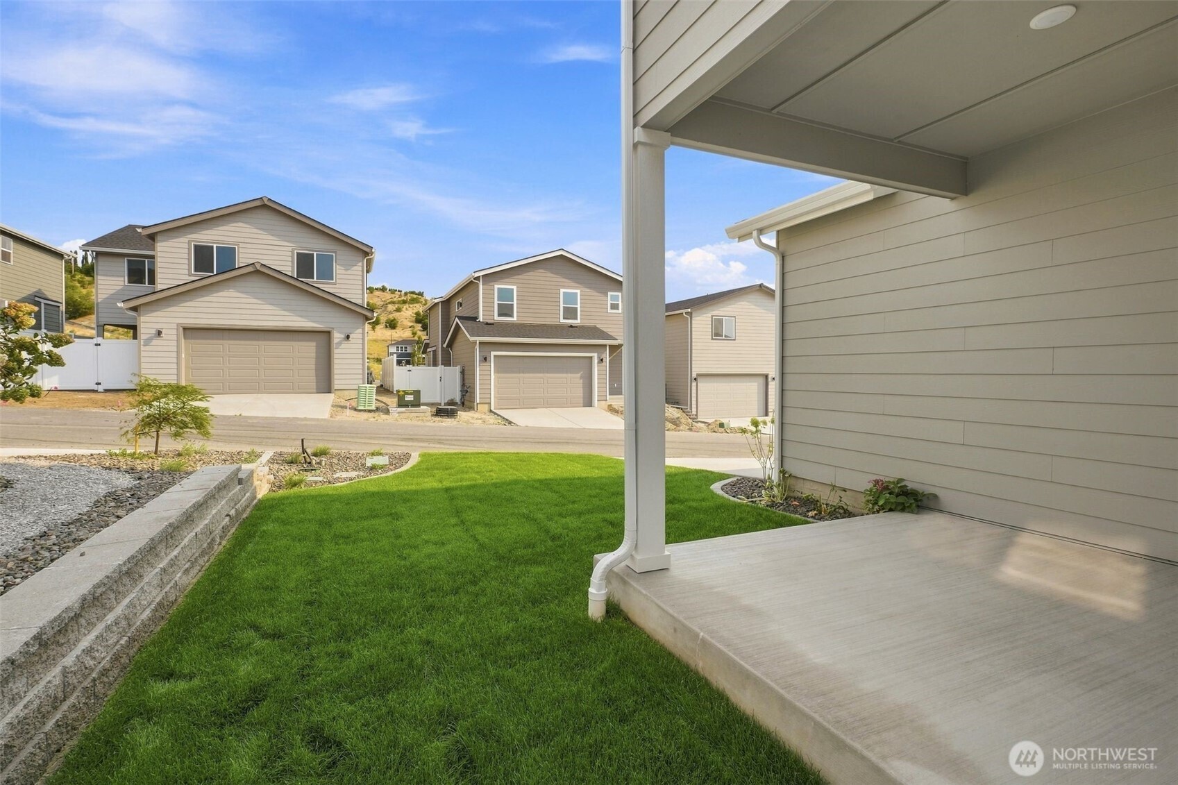 2122 Plumridge Court Property Photo 3