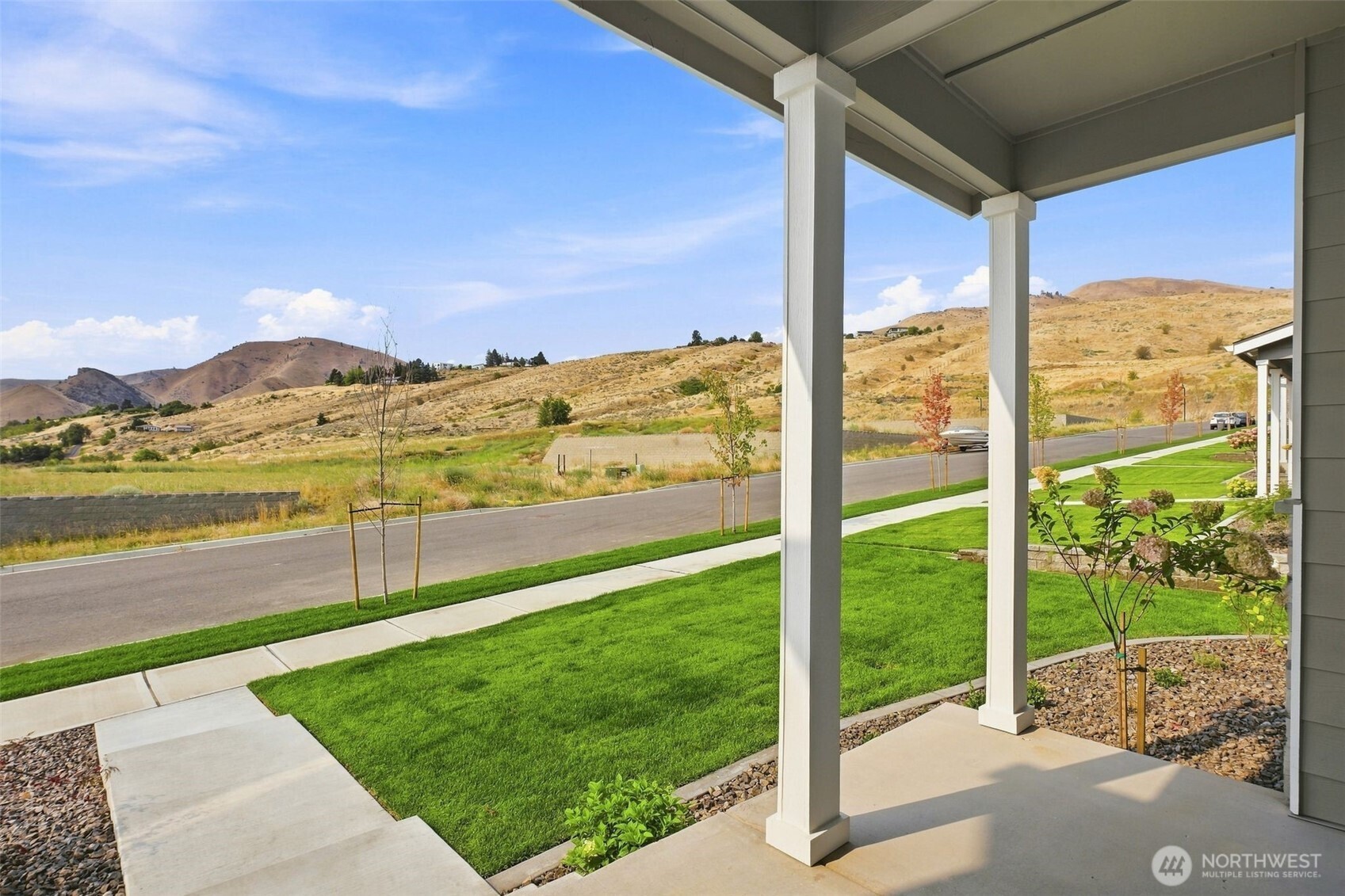 2122 Plumridge Court Property Photo 4