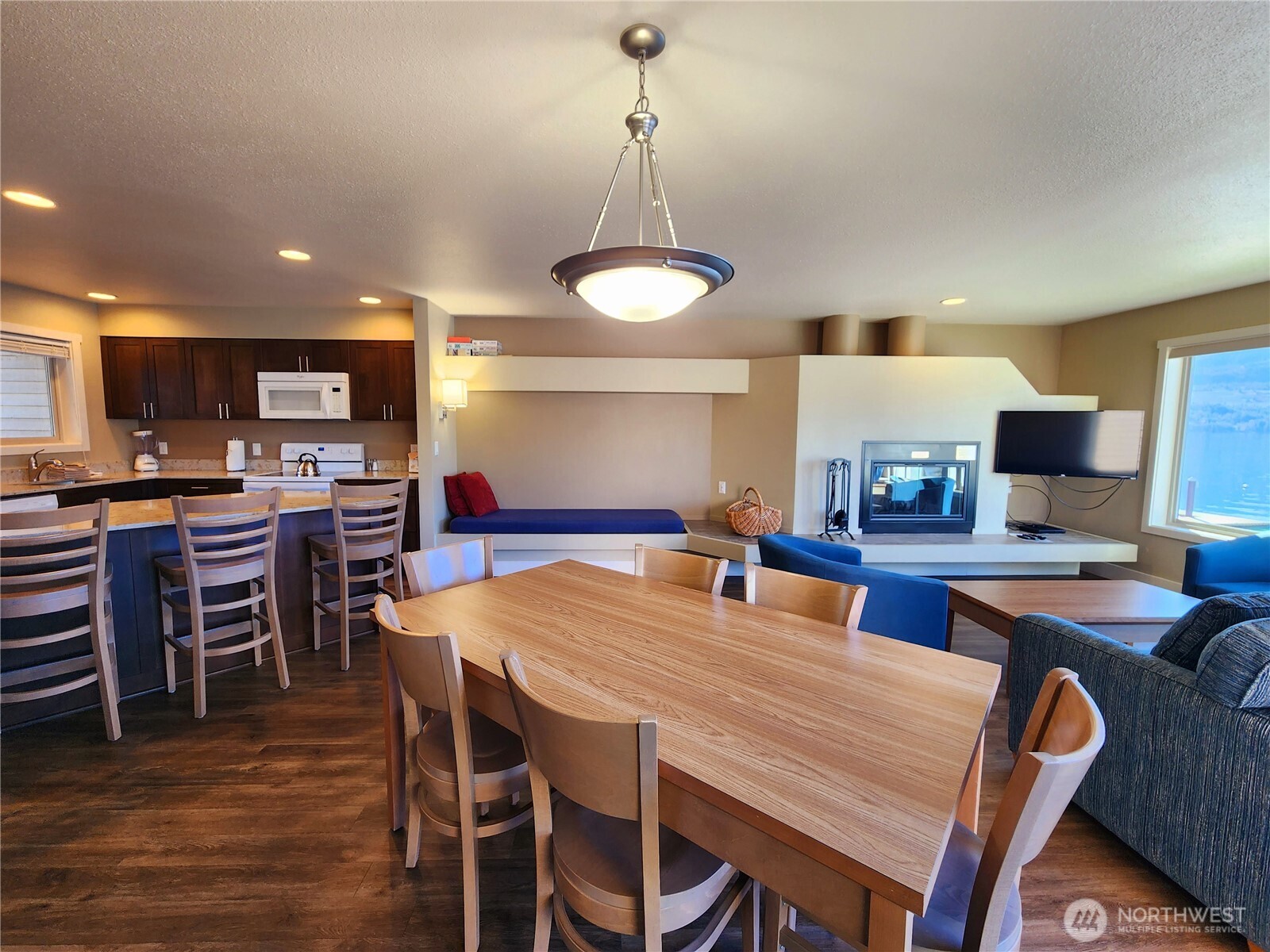 1 Lakeside 717-i Property Photo 12