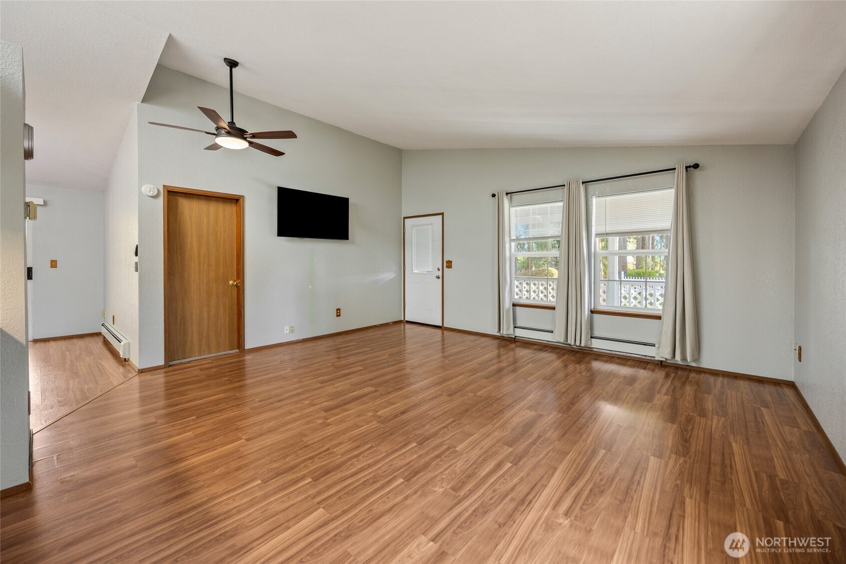 7123 Lakeside Street Property Photo 8